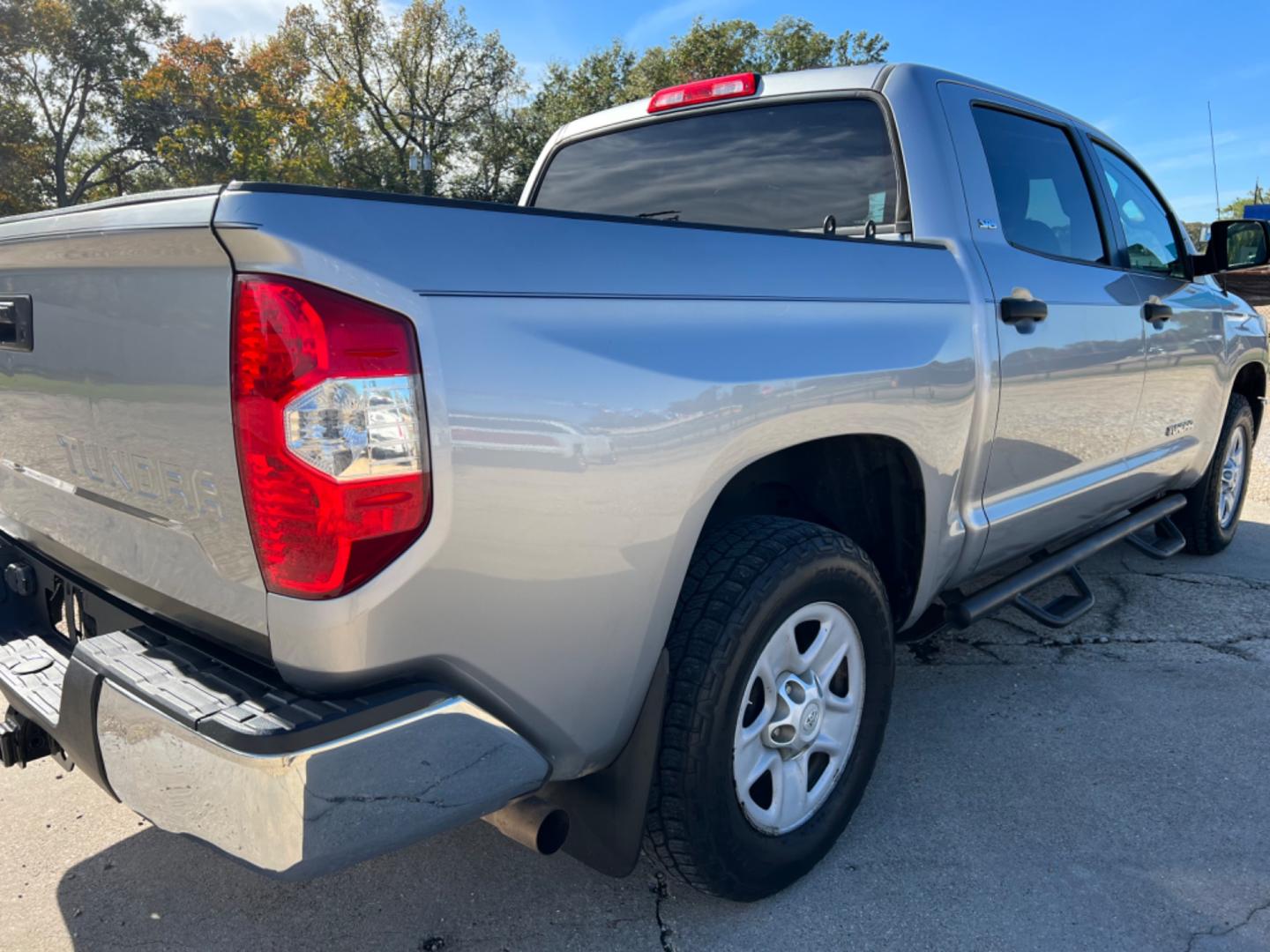 2018 Silver /Gray Toyota Tundra SR5 (5TFDM5F11JX) with an 4.6 V8 engine, Automatic transmission, located at 4520 Airline Hwy, Baton Rouge, LA, 70805, (225) 357-1497, 30.509325, -91.145432 - 2018 Toyota Tundra CrewMax 4X4 155K Miles, 4.6 V8, Power Windows ,Locks & Mirrors, Backup Camera, Cold A/C, Tow Pkg. It Has Dings & Scratches Mainly On Tailgate (See Pic). NO IN HOUSE FINANCING. FOR INFO PLEASE CONTACT JEFF AT 225 357-1497 CHECK OUT OUR A+ RATING WITH THE BETTER BUSINESS BUREAU WE H - Photo#5